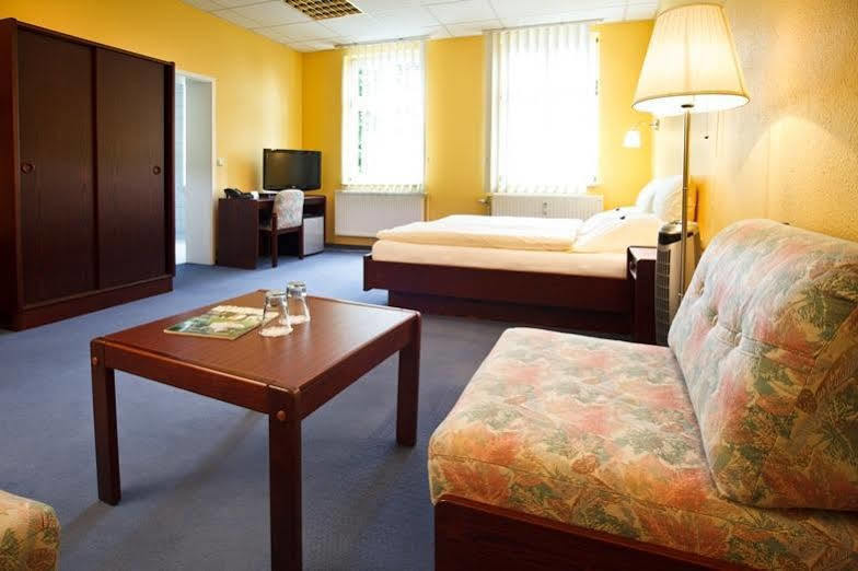 Landhotel Zum Pottkuchen Kalbe  Екстериор снимка